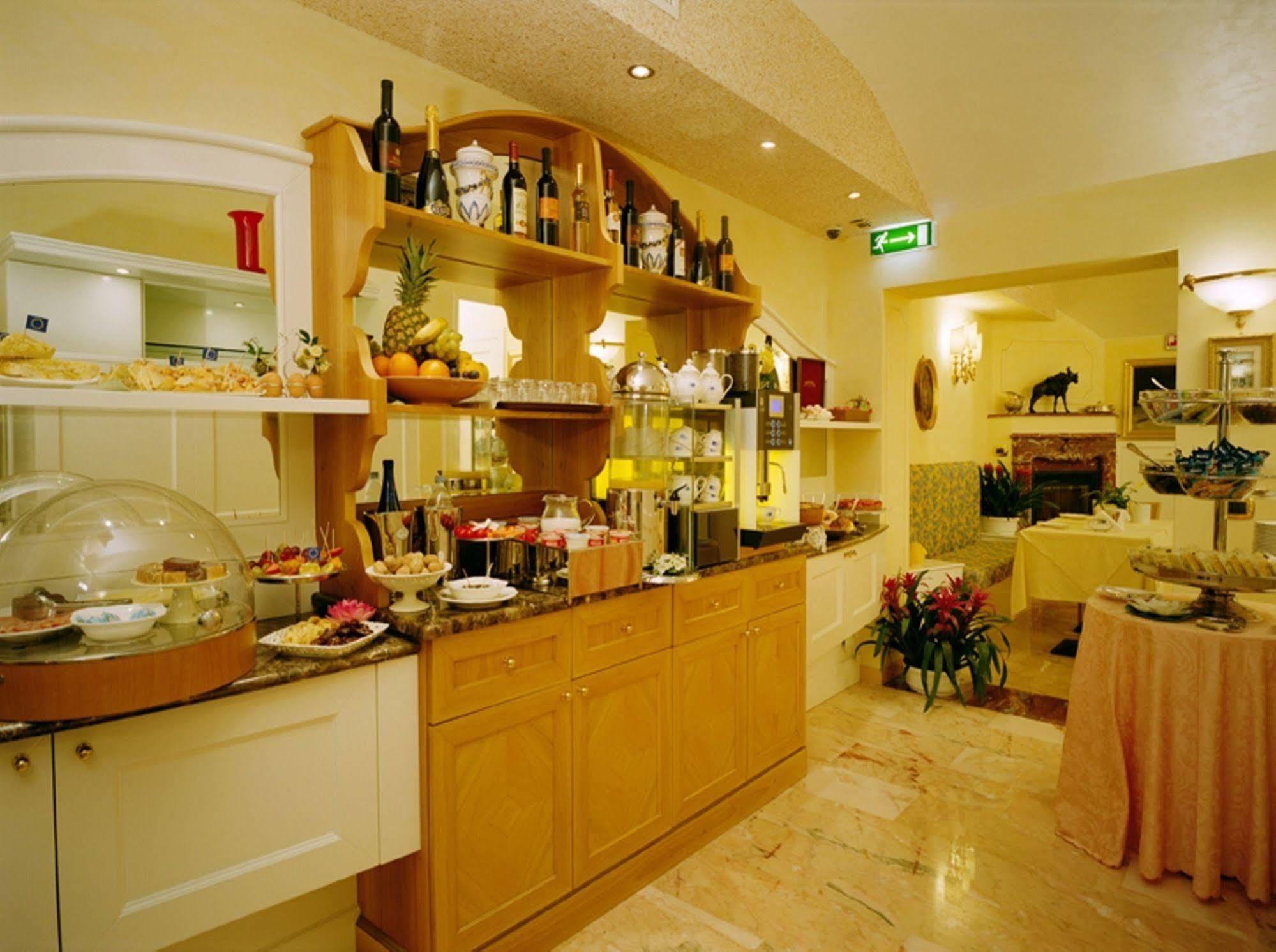 Boutique Hotel Dieci Милано Ресторант снимка